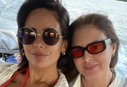 Luna y su amiga Eugenia Orellana