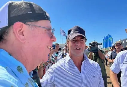 La foto que Mitsue le sacó a Mark junto al presidente de la República, Luis Lacalle Pou, en la Expoactiva.
