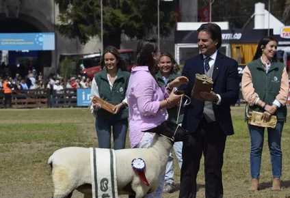 María José junto al presidente de la República en el Desfile de Grandes Campeones de Expo Prado 2022.