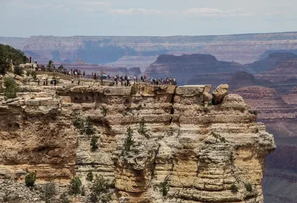 selfies y turistas: los problemas del gran canon