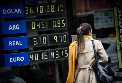 el dolar arranco el 2020 con una baja de 0,4%