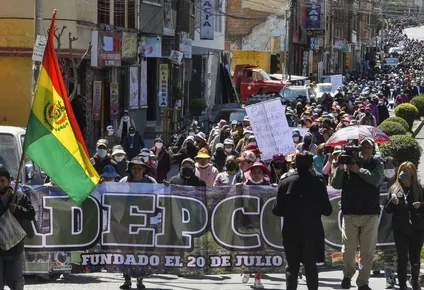 Ciudadanos bolivianos se manifiestan en defensa de los productores de coca
