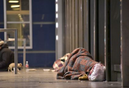 Persona que duerme en la calle. Archivo