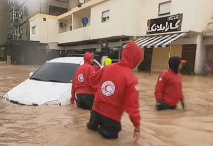 Pueblos enteros fueron arrastrados por las aguas a raíz del desborde de dos presas