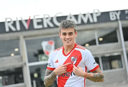 Nicolás Fonseca firmó contrato con River Plate argentino y fue presentado