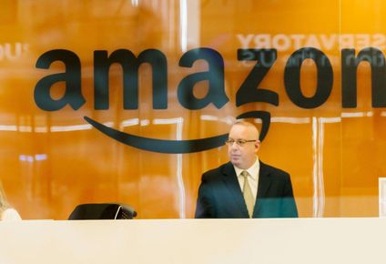 Amazon anunció el despido de miles de trabajadores por el desarrrollo de la inteligencia artificial.