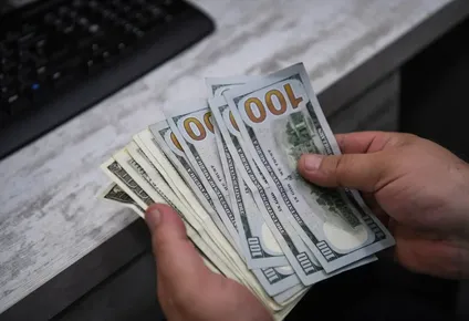 dolar corto racha a la baja y volvio a subir por arriba de $ 33