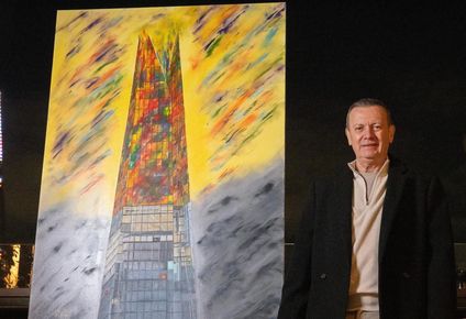 La pintura del artista colombiano Gustavo Zuluaga se convirtió en un show de luces navideñas.